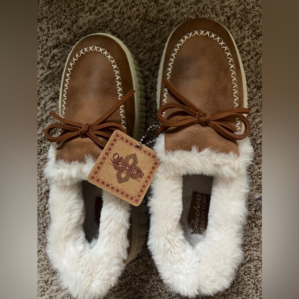 NWT Skechers Moccasin Cozy Lined Slippers - Picture 2 of 3